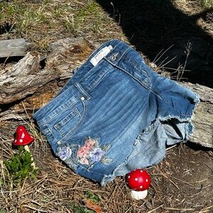 TORRID Women’s Blue Denim Cutoff Shorts with Floral Embroidery. Sz 22 plus